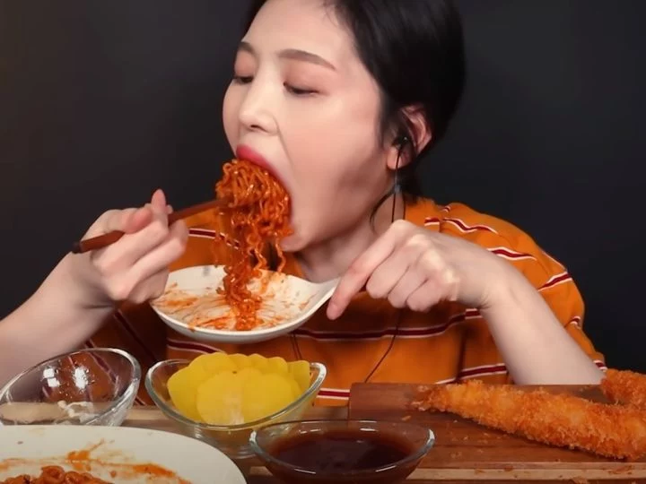 El atractivo del Mukbang: ¿Qué lo hace tan popular?