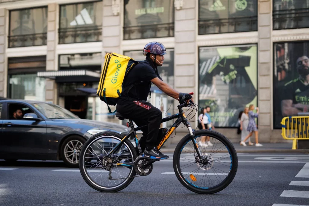400.000 Extranjeros Se Dan De Alta Como Autónomos Para Sobrevivir 1 Europapress 4696826 Repartidor Glovo Bicicleta Calle Centro Madrid 21 Septiembre 2022 Madrid 1