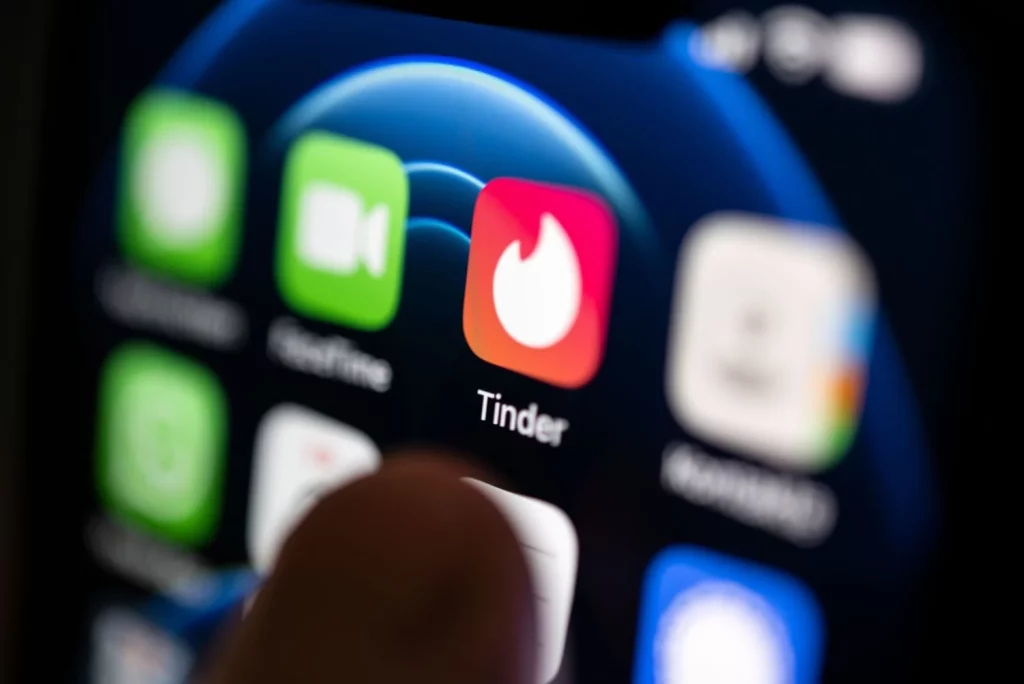 No Es Tinder: El Vídeo Que Demuestra Que La Gente Va A Ligar A Mercadona 3 Tinder Despide A 6% De Su Plantilla En Medio De Su Crisis Interna