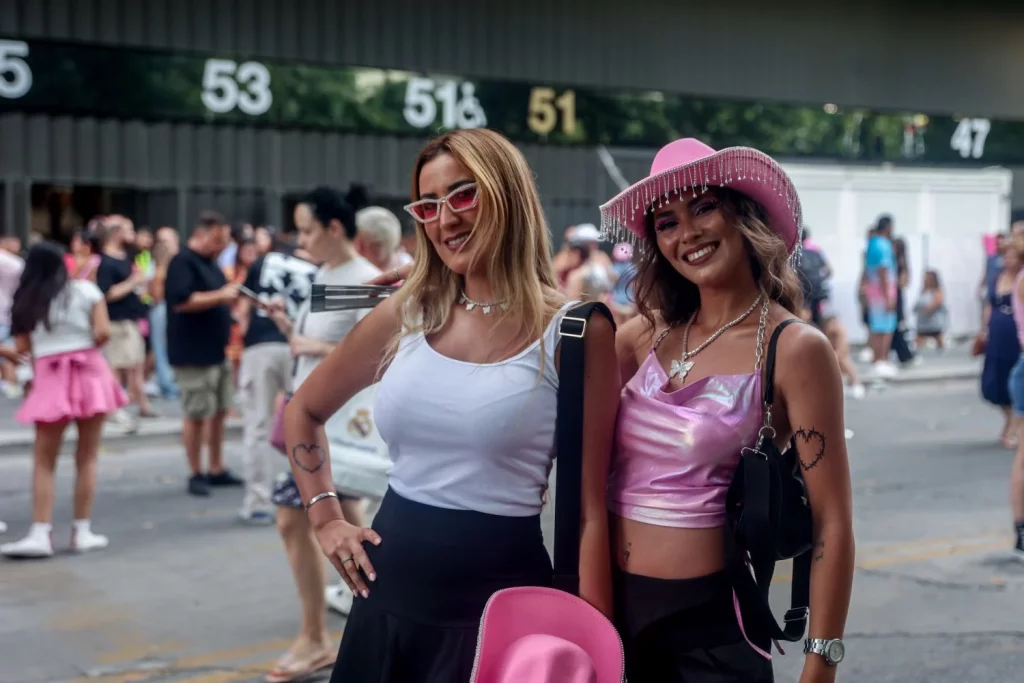 Los Problemas Del Bernabéu No Apagan La Fiesta De Karol G 1 Europapress 6101369 Ambiente Previo Concierto Karol Alrededores Santiago Bernabeu 20 Julio 2024