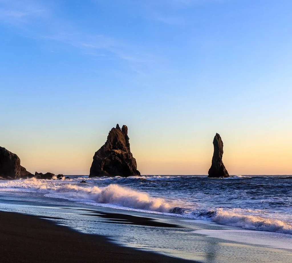 Un Tiktoker Español Visita La Playa De Islandia Conocida Como La Más Peligrosa Del Mundo 1 La Playa Más Peligrosa Del Mundo Está En Islandia