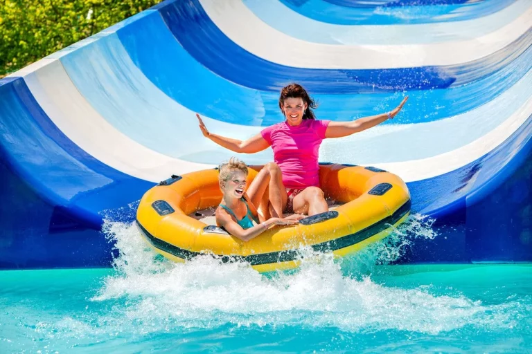 Los 7 parques temáticos más impresionantes de España que puedes visitar este verano