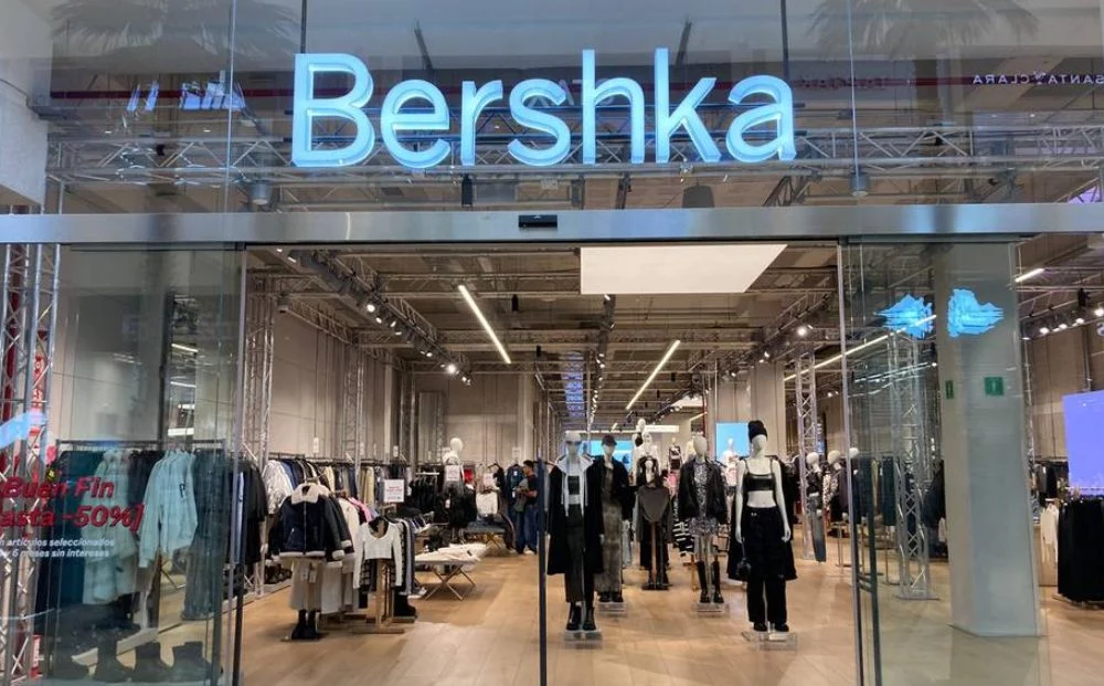 Este top de Bershka vuela en rebajas y lo lleva hasta Laura Escanes