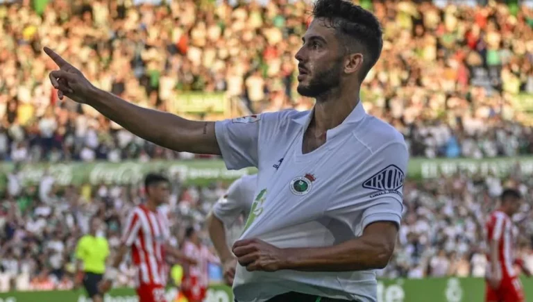 El Racing activa otro caso Andrés Martín con el Rayo Vallecano