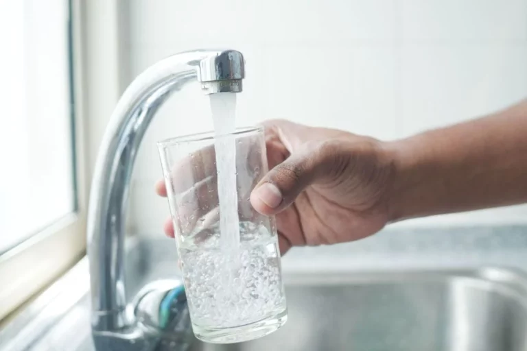 Madrid y Barcelona se enfrentan a los incrementos en el precio del agua con subidas de hasta un 6,73 %