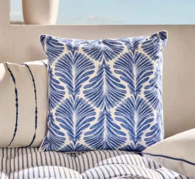 Seleccionamos lo mejor de las novedades de Leroy Merlin para el verano: cojines, lámparas y hasta puffs