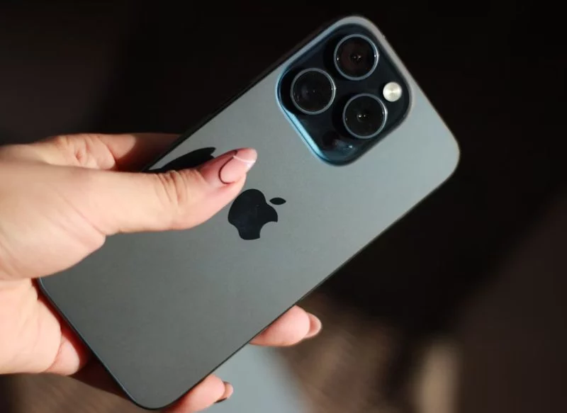 EL IPHONE 15 PRO SE CALIENTA CON RAPIDEZ