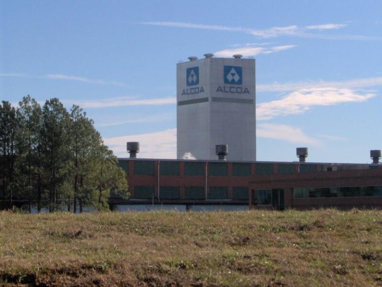 Alcoa completa la compra de Alumina Limited y se hace con el 100% del complejo de San Cibrao