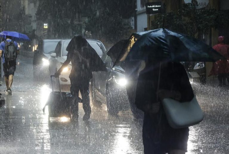 Los Bomberos atienden 178 llamadas por las intensas lluvias de la madrugada en Cataluña