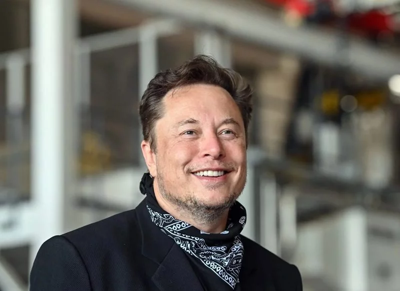 MUSK DEJA CLARA SU POSTURA