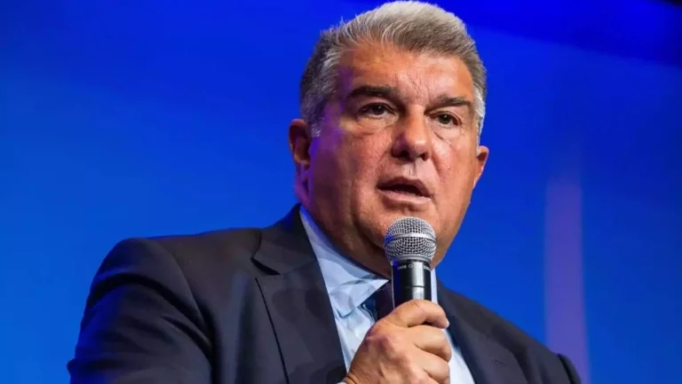 Laporta presenta la documentación al CSD para inscribir a Dani Olmo y Pau Víctor