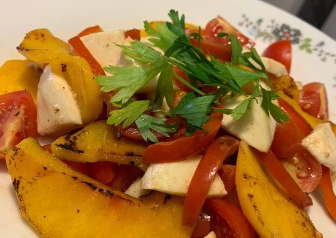 Ensalada de tomate y melocotón a la plancha: dulce y salado
