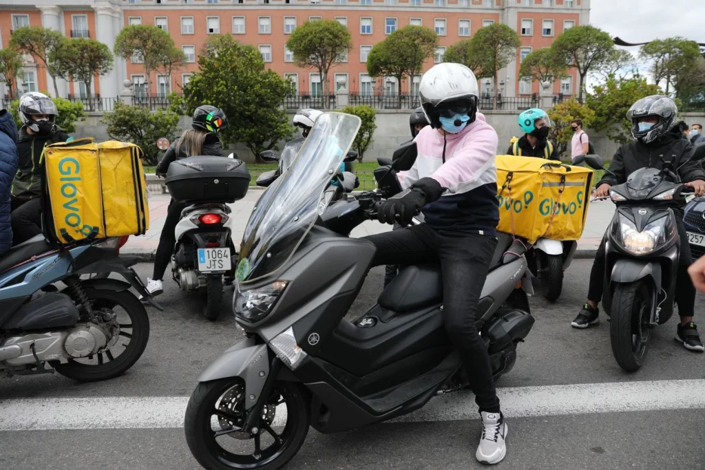 Las Olas De Calor Del Verano Castigan A Los Repartidores De Glovo Y Uber Eats 1 Europapress 3701780 Varios Motoristas Glovo Participan Manifestacion Moncloa 11 Mayo 2021