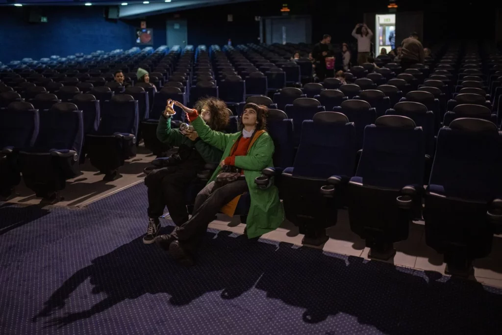 Los Cines Buscan Estrategias Para Mejorar Sus Datos Después Del Verano 1 Europapress 5687758 Varias Personas Antes Ver Wonka Ultima Proyeccion Cine Comedia 14 Enero