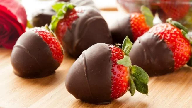 Fresas heladas con chocolate: ¡Un snack irresistible!