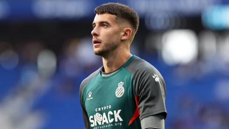 Joan García podría traicionar al RCD Espanyol tras recibir llamada de Laporta