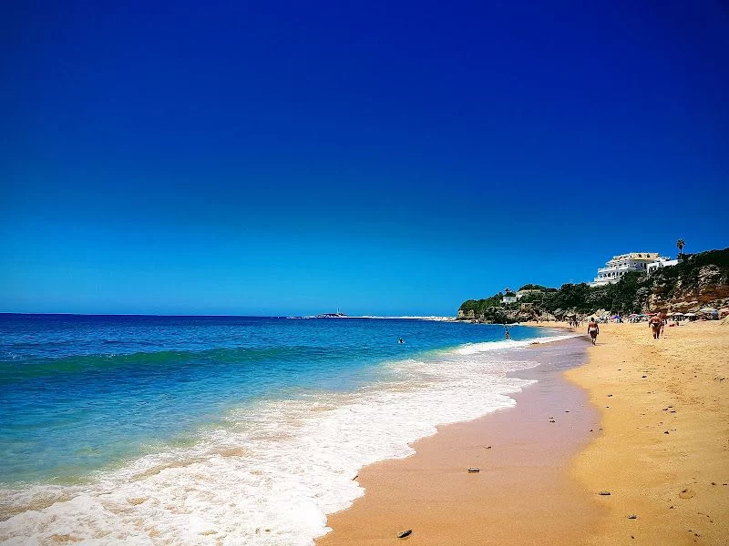 Playa de los Castillejos: naturaleza y relax