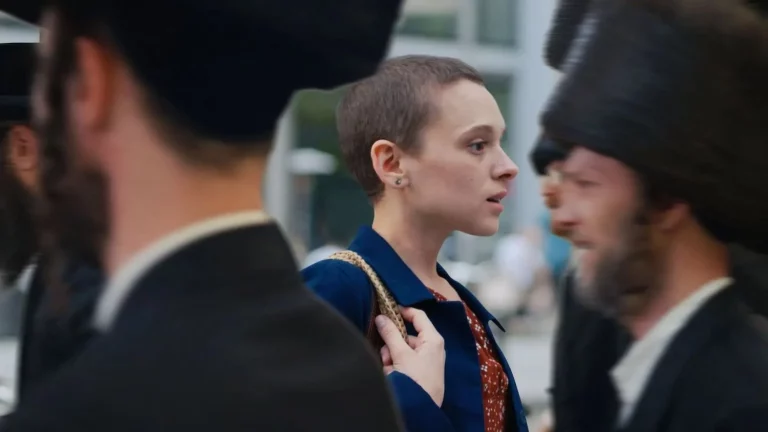 ‘Unorthodox’, la increíble serie de Netflix que no puedes perderte en agosto