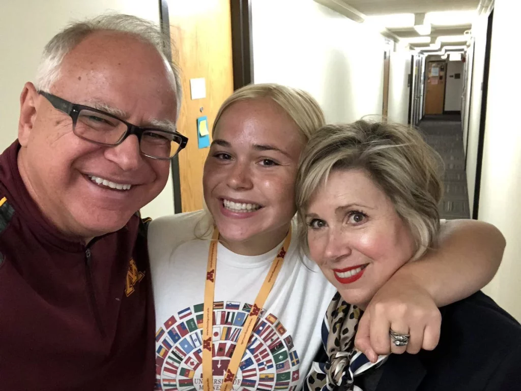 Walz Aporta Experiencia Militar Y Educativa Al Equipo De Harris