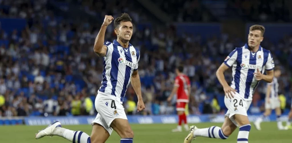 Zubimendi Frena Su Salida Al Arsenal Ante La Insistencia De Xabi Alonso 1 Xabi Alonso Mete De Nuevo Al Real Madrid En La Puja Por Zubimendi. Fuente: Agencias