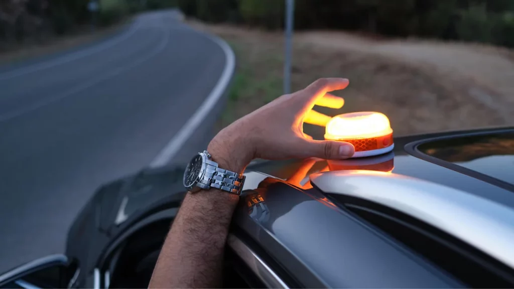 Dgt: Ventajas De Las Luces V-16 Sobre Los Triángulos De Emergencia