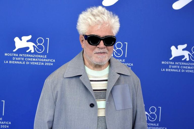 Pedro Almodóvar: «Es delirante que la ultraderecha española convierta a los inmigrantes en invasores»