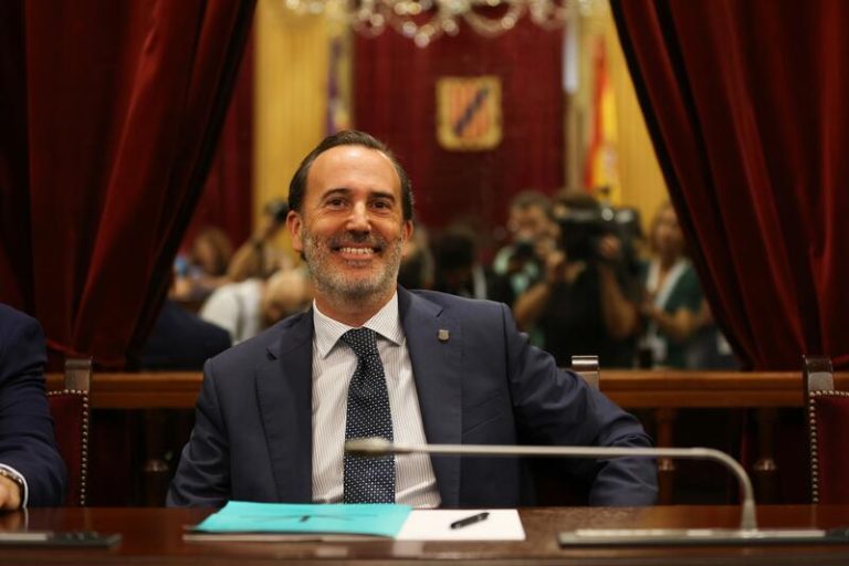 Le Senne rechaza ser «fascista» ante la polémica por la foto de Picornell