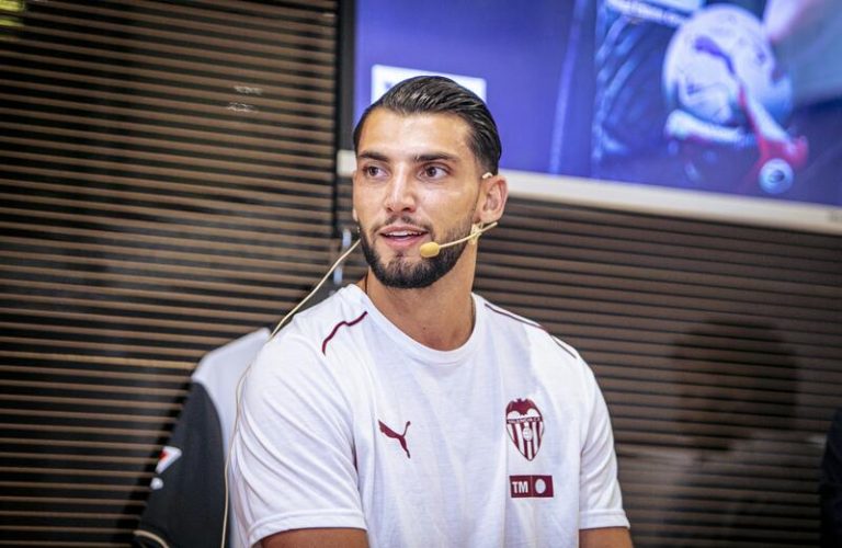 Escándalo en el Valencia: Futbolista Rafa Mir arrestado por supuesta agresión sexual