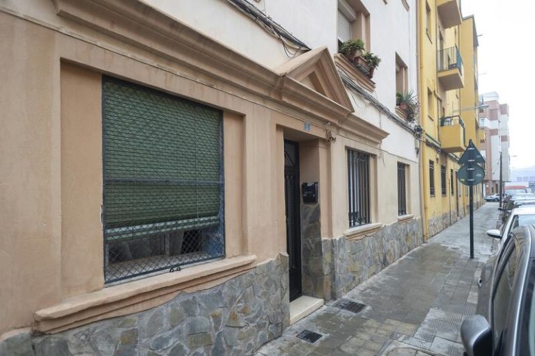 Condenado por matar a su padrastro, la expareja de la mujer asesinada la maltrataba