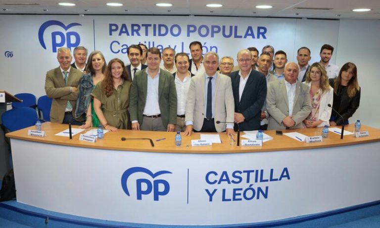 Mañueco censura que Vox desapruebe los presupuestos sin examinar las iniciativas del PP que «en su mayoría» brotan del acuerdo