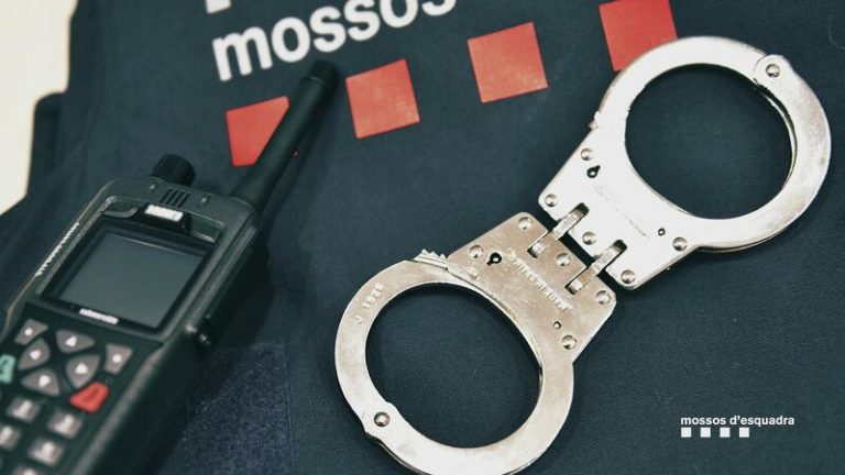 Investigación urgente: Los Mossos analizan denuncia de agresión en la Fiesta Mayor de Sants