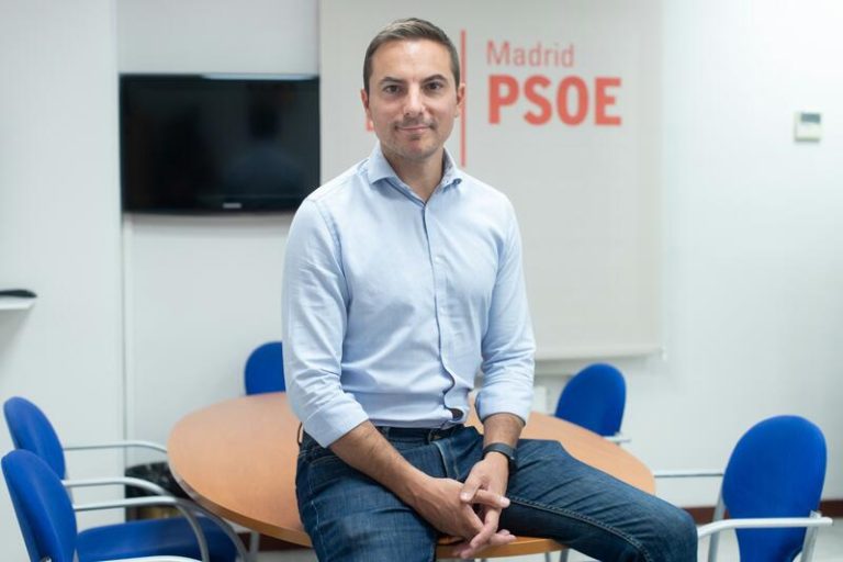 Lobato, el baluarte de la militancia, enfrenta a Ayuso desde la oposición