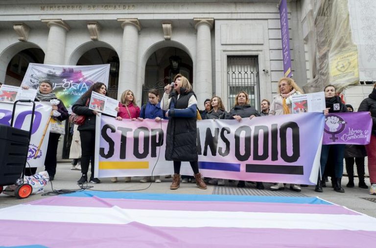 Plataforma Trans insta a Redondo a desarrollar instrucciones y protocolos de la Ley Trans para «hacerla efectiva»