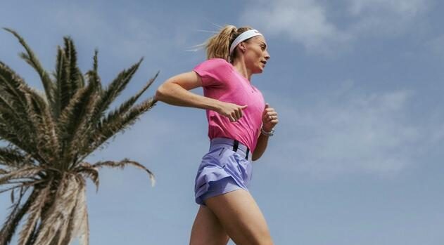 ASICS lanza las zapatillas ‘Superblast 2’, rediseñadas por ‘La Sirena’ Lucy Charles-Barclay