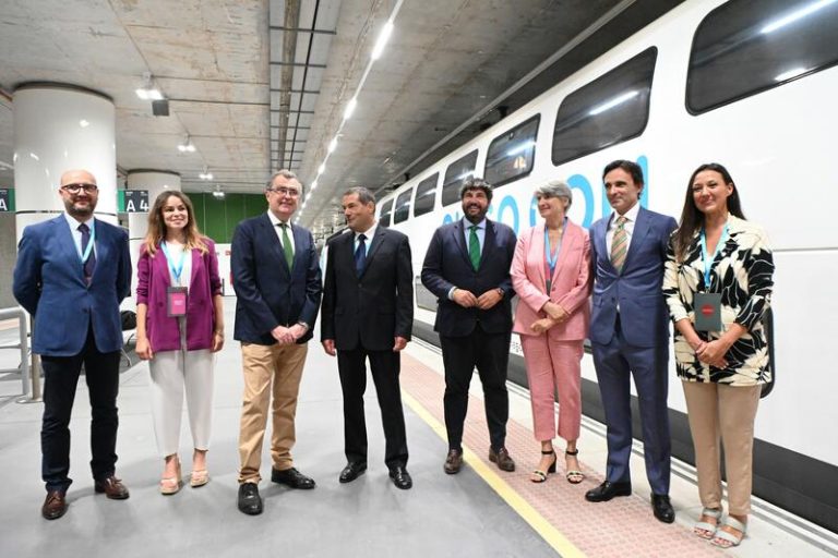 Ouigo inaugura la línea que une Murcia y Madrid y no descarta ampliar servicios cuando llegue el AVE