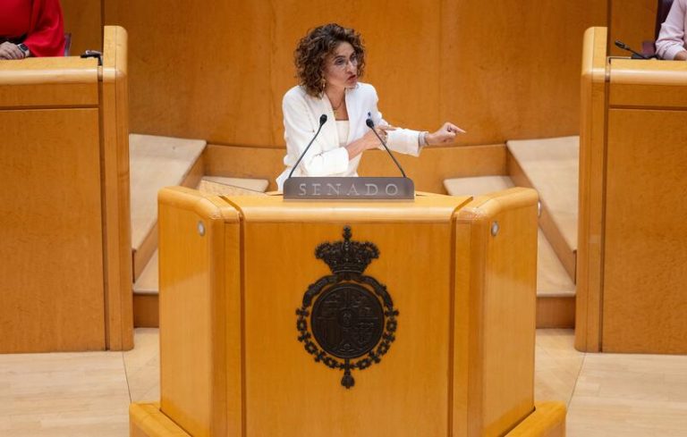 Montero denuncia las advertencias de Junts y les desafía a respaldar la cuota catalana, ya que beneficia la autonomía
