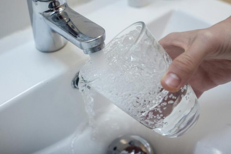 Adra corta el suministro de agua durante la madrugada hasta el viernes para recuperar los depósitos