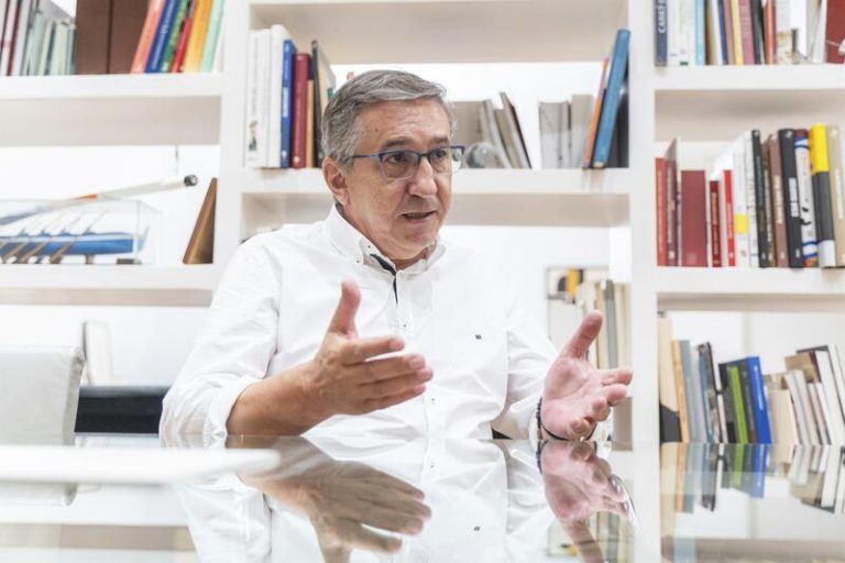 El Consejero de la Comunidad Valenciana confía en responder las preguntas sobre la lengua nativa en colegios antes de las vacaciones de Navidad