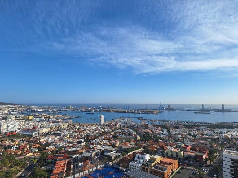 Accidente en Las Palmas: puerto estima que el vertido de combustible no superó los 3.000 litros