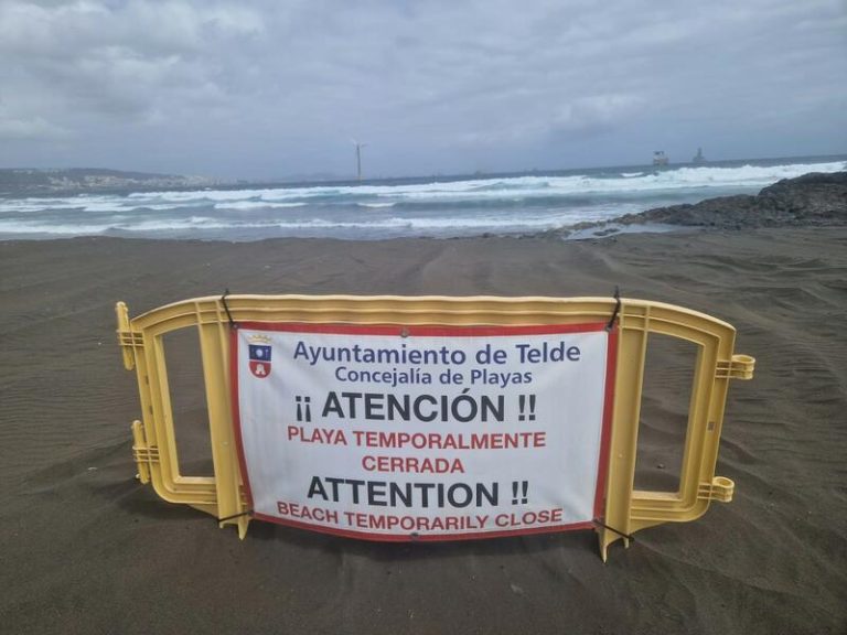 Cierran las playas de San Borondón y Palos, en Telde, por el vertido de fuel