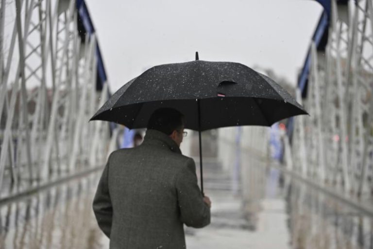 Vuelos retrasados en los aeropuertos de Londres este viernes por las fuertes lluvias