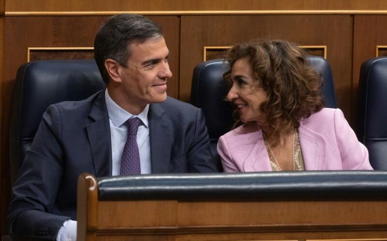 El Gobierno avala el mismo rumbo de déficit y excluye comicios si el Parlamento rechaza los Presupuestos