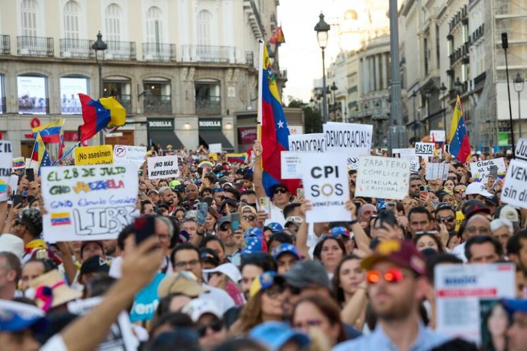 Aznar, Rajoy y González piden junto a líderes iberoamericanos al TPI la «urgente» detención de Maduro