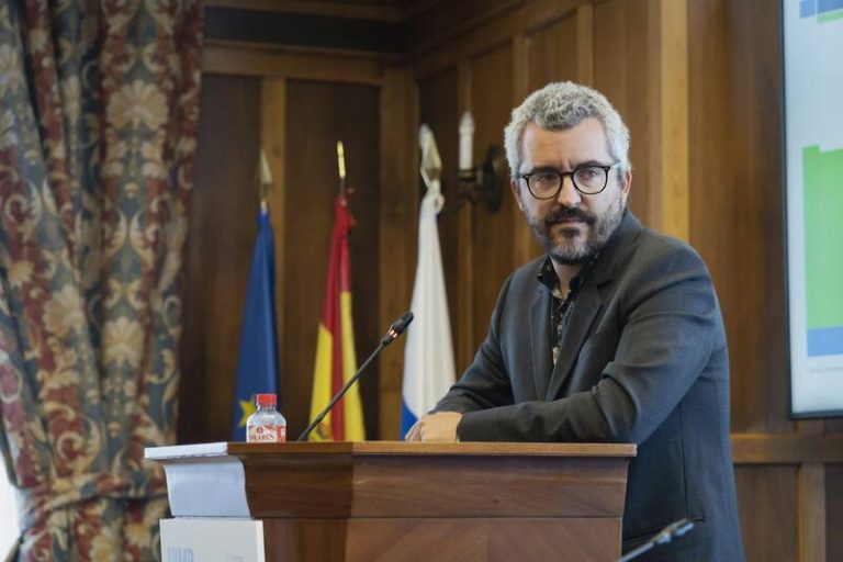 Padilla desvela los planes de la industria farmacéutica para ganar en transparencia financiera