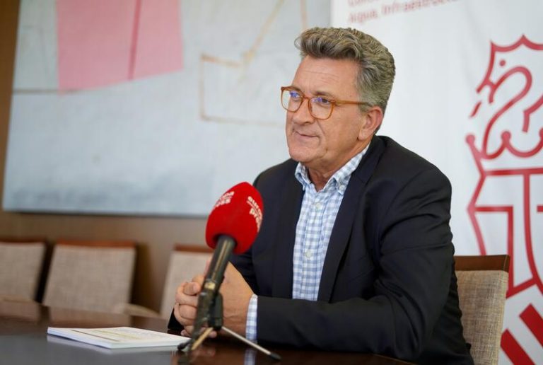 Vicente Mus dice que el lunes se ha convocado a los barcos de ayuda humanitaria «para aclarar el tema» respecto a tasas