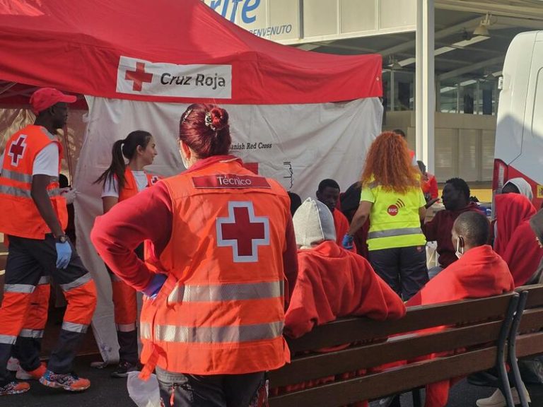 Migrantes llegan por sus propios recursos a la costa de San Miguel