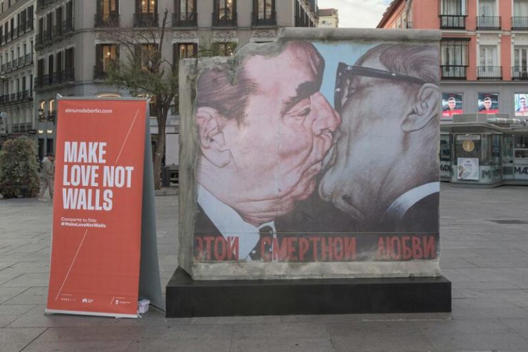 La exposición ‘El Muro de Berlín: Un mundo dividido’ continuará en la Fundación Canal hasta el 12 de enero de 2025