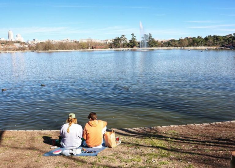 Este domingo las temperaturas máximas caerán en el Mediterráneo y Baleares, pero en el resto del país aumentarán