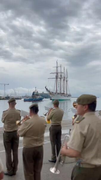 El buque Juan Sebastián de Elcano llega a Barcelona y abre sus puertas por una semana