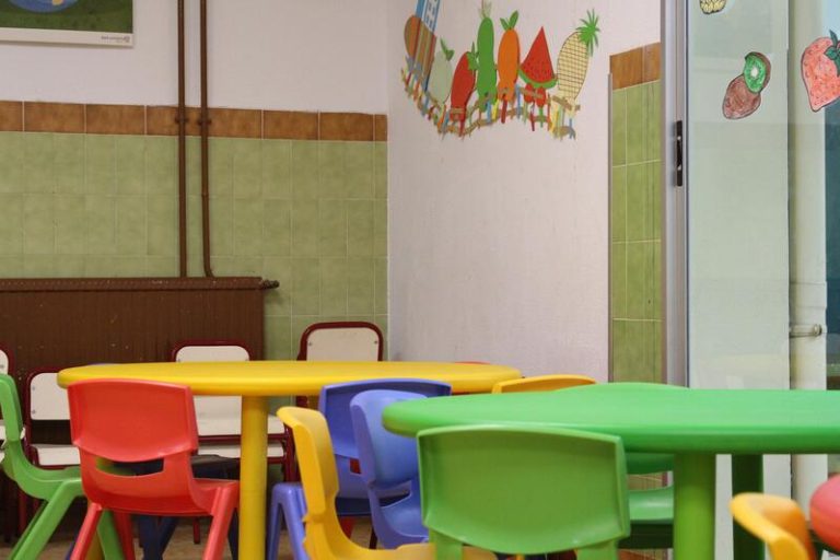 Escándalo en las aulas: Profesor acusado de abusos continúa su labor docente